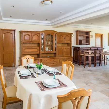 Oasis Villa Soroni